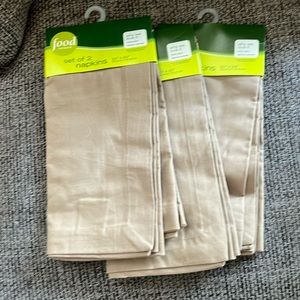 NWT Food Network cloth napkins. Three sets of 2 napkins = a total of 6 napkins.